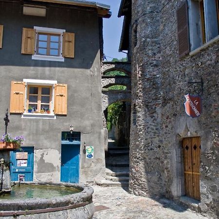 Au Cheval Blanc - Appartements Et Chambres D'Hotes Albertville Dış mekan fotoğraf
