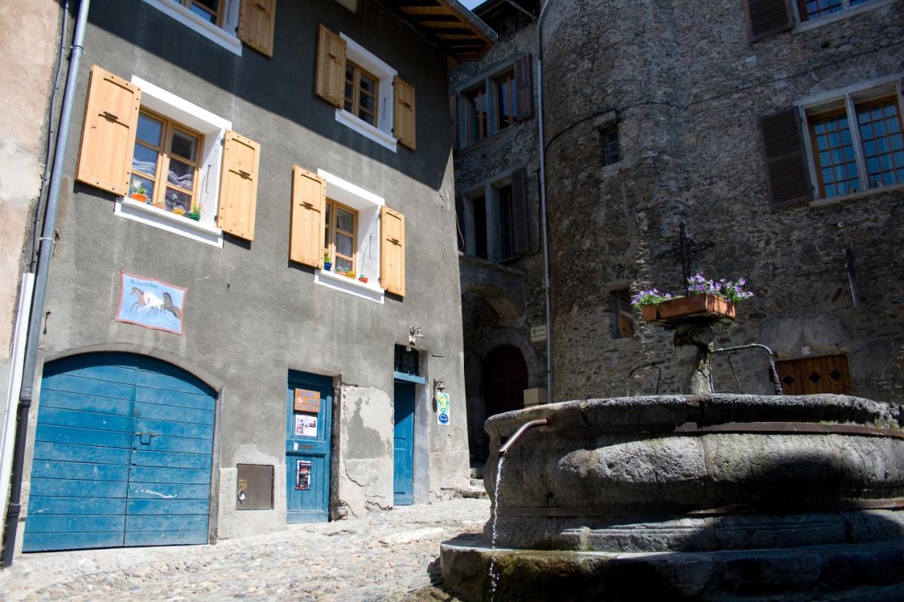 Au Cheval Blanc - Appartements Et Chambres D'Hotes Albertville Dış mekan fotoğraf