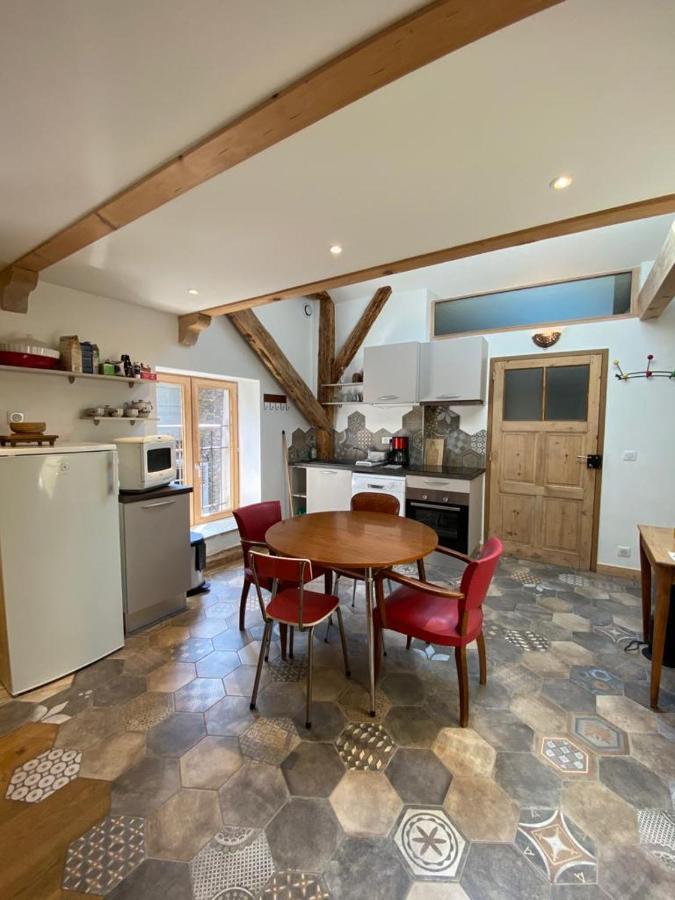 Au Cheval Blanc - Appartements Et Chambres D'Hotes Albertville Dış mekan fotoğraf