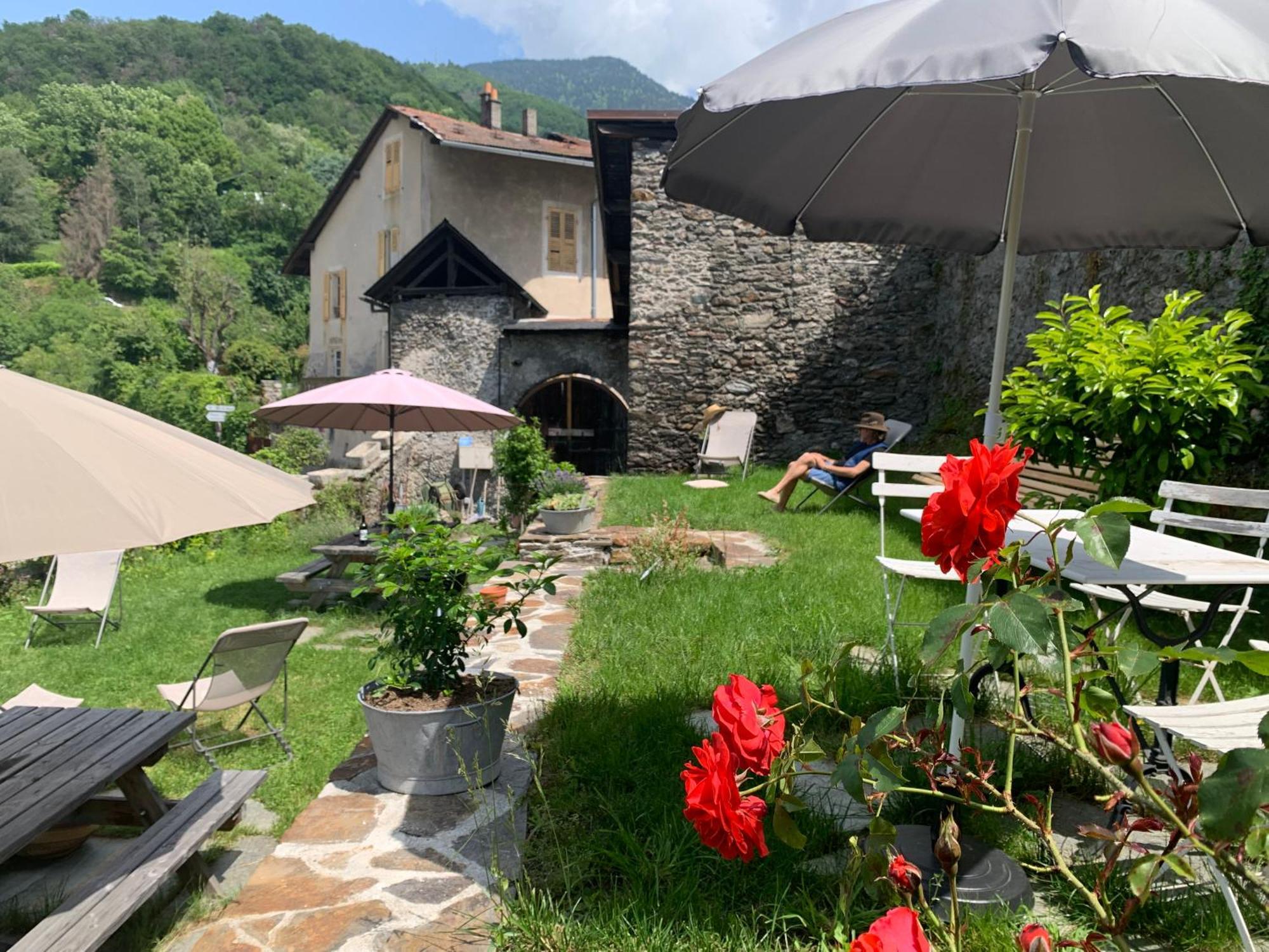 Au Cheval Blanc - Appartements Et Chambres D'Hotes Albertville Dış mekan fotoğraf
